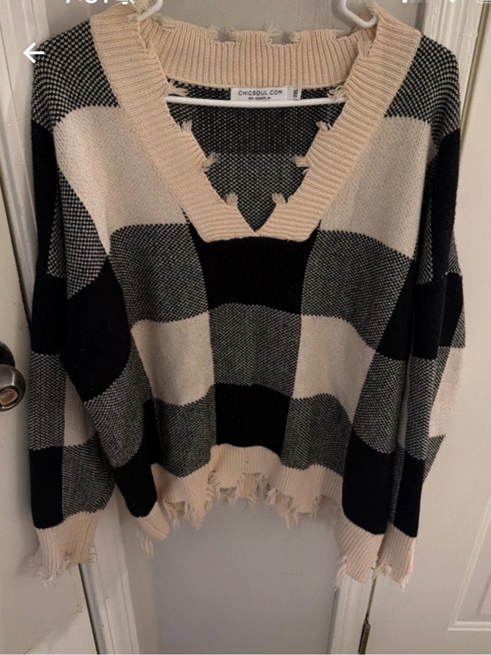 Chic Soul Black & Cream Distressed V-Neck Check Sweater
